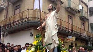 Investigan un nuevo homenaje a mafioso durante una procesión en Sicilia