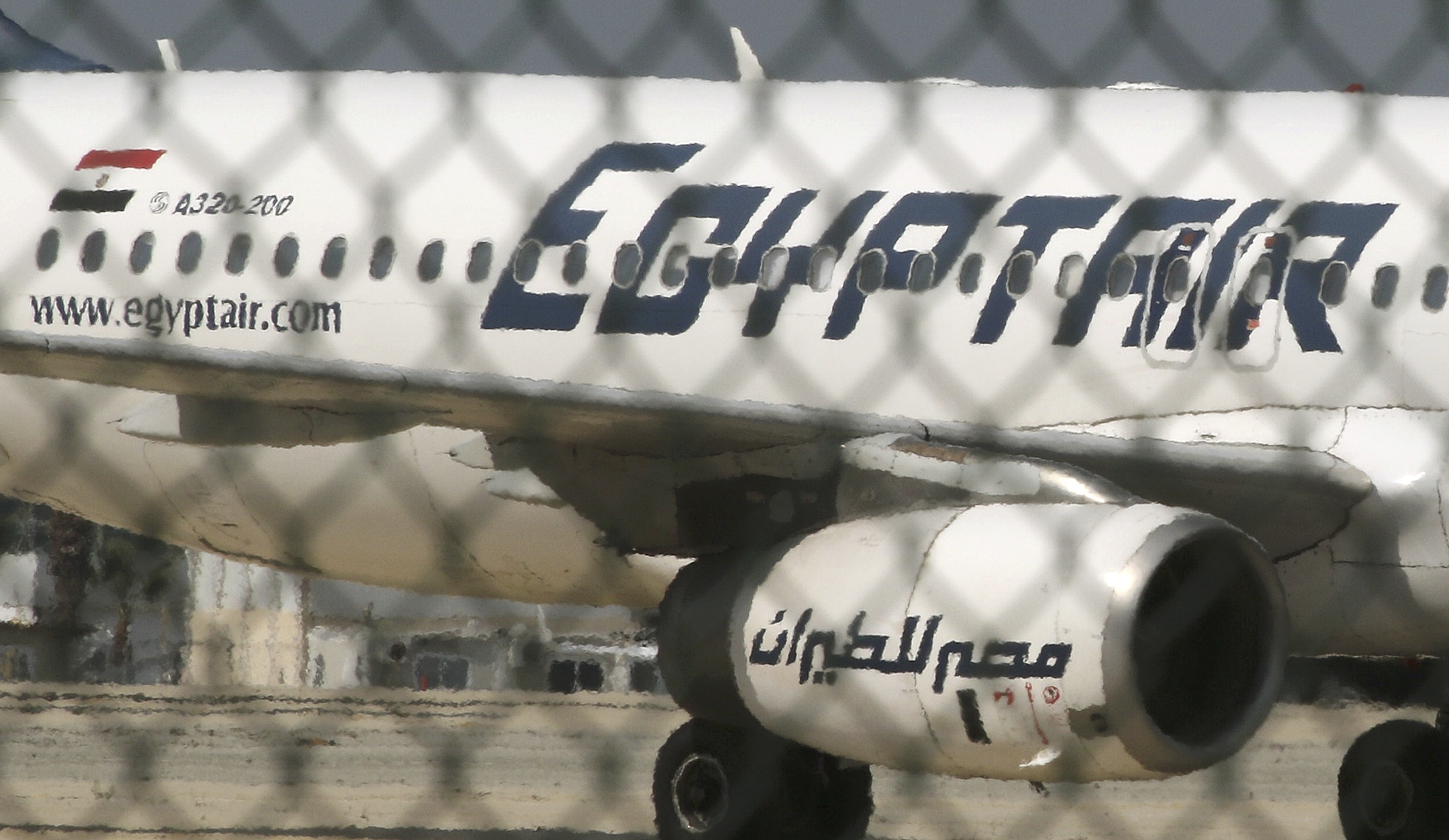 Un rehén del avión de Egypt Air se tomó una foto con el secuestrador