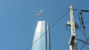 Chilenos pasaron tremendo susto cuando un Airbus A350 sobrevoló a baja altura en Santiago (Video)