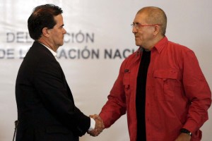 Gobierno colombiano y ELN anuncian en Caracas inicio de negociaciones de paz