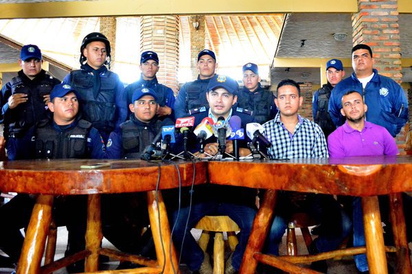 El oficial José Gregorio Castillo en compañía de la tropa de Politáchira denunció irregularidades en la institución. (Foto/Jhovan Valdivia)
