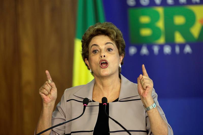 Rousseff dice que “jamás renunciará” luego de que diario pidiera su dimisión