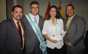 María Corina Machado recibió Orden Atanasio Girardot en Naguanagua