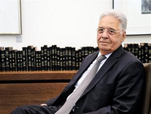 Expresidente brasileño, Fernando Cardoso, fue operado de fractura de fémur
