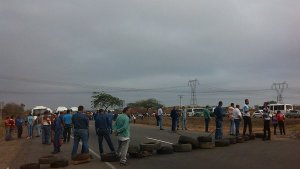 Varios sectores de Guayana amanecieron de protesta por la falta de agua