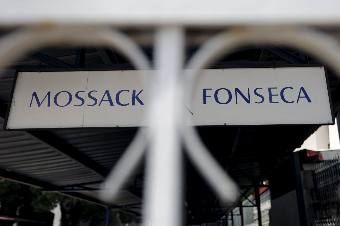 Allanan local de abogados panameños vinculados a “Panama Papers”