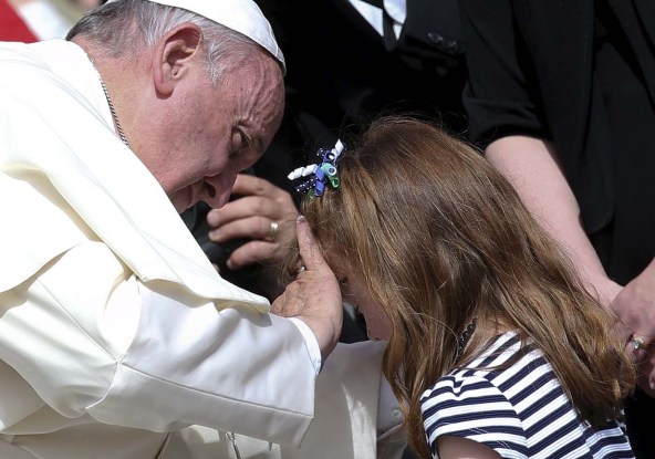 Pope Francis blesses Elizabeth 'Lizzy' Myers, a 5-year-old girl from Ohio, U.S. who suffers from a genetic disease known as Usher syndrome, which leads to blindness and hearing loss, at the end of the weekly audience in Saint Peter's Square at the Vatican April 6, 2016. REUTERS/Alessandro Bianchi
