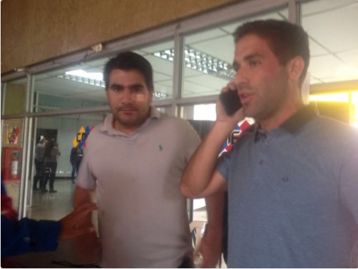 Oficialistas agreden a periodista en las afueras del CNE