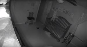 Grabaron a su bebé durante la madrugada y lo que captaron fue impresionante… ¡Qué miedo!
