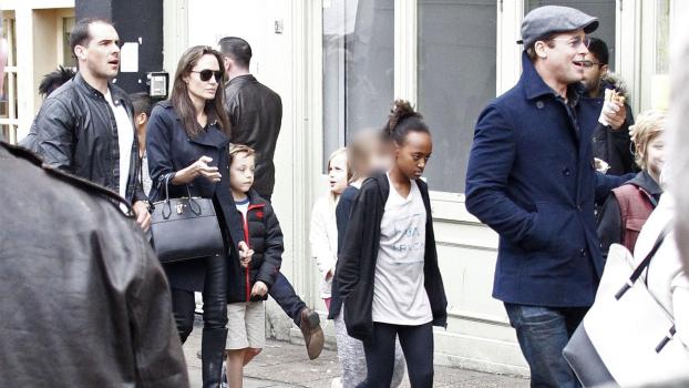 Photo © 2016 Fame Flynet UK/The Grosby Group EXCLUSIVE London, March 19, 2016. JUST RELEASED. Brad Pitt and Angelina Jolie spotted heading out from the Electric Cinema and Portobello Road Market in Notting Hill as they get back to living a normal life with their family in London, England.