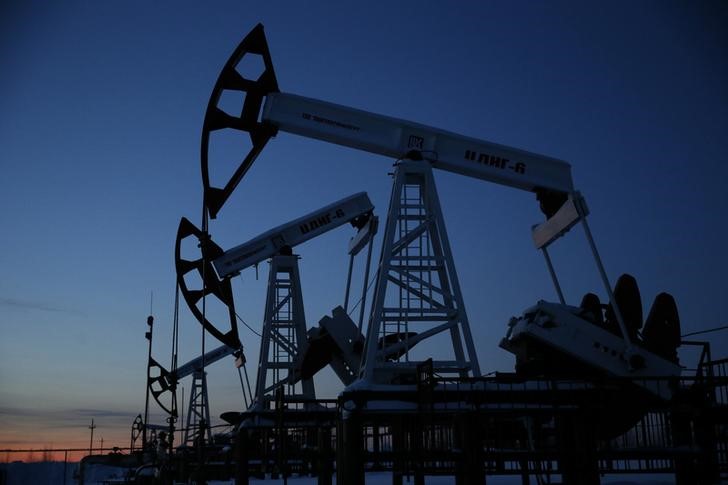 El petróleo sube en Nueva York y cierra en 49,56 dólares por caída de reservas en EEUU