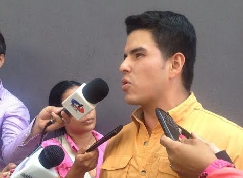 Concejal Araujo: Solo minuto y medio demorará cada venezolano en validar su firma