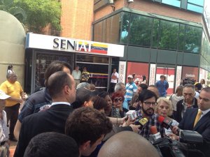 El Seniat le cerró las puertas al diputado Miguel Pizarro (Fotos)