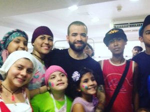 Conmovedor: Nacho visitó a niños del Hospital JM de los Ríos (Video)