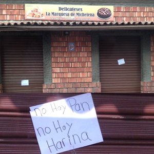 #NoHay: Así reportan los comercios cerrados por falta de comida (Fotos)