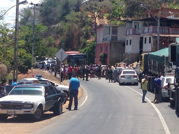 Protestaron por comida en la vía Cumaná-Carupano