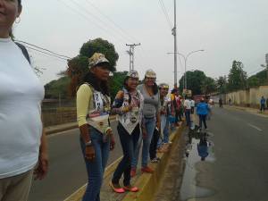 Gran cadena humana realiza el pueblo amazonense rechazando medidas del Gobierno (Fotos)