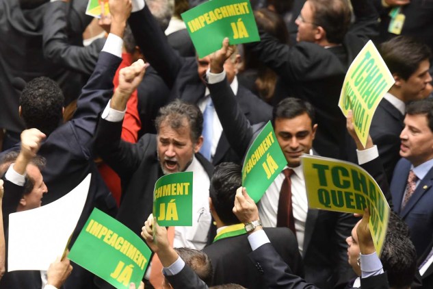 Lower house members who support the impeachment demonstrate during the lower house session of the Congress in Brasilia on April 15, 2016. Brazil's lower house of Congress opened debate Friday on impeachment of President Dilma Rousseff ahead of a vote this weekend that could seal her fate. / AFP PHOTO / EVARISTO SA