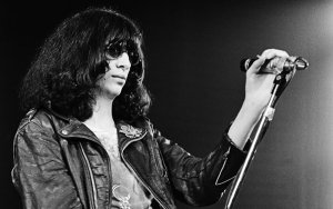 Hace 15 años falleció Joey Ramone, líder de la legendaria banda Ramones