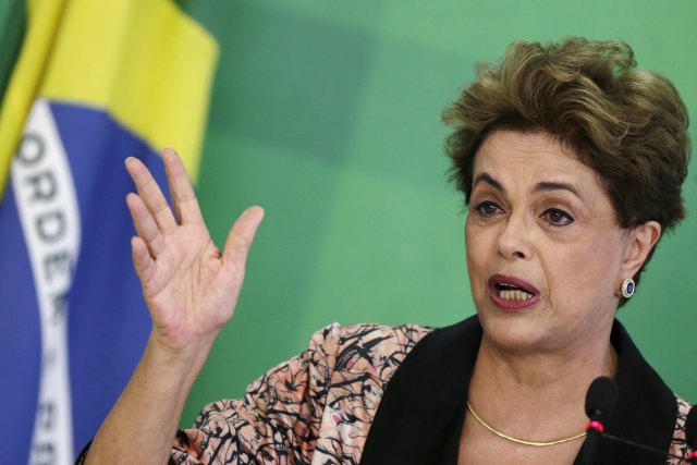 Brazil's President Dilma Rousseff gestures during a news conference for foreign journalists at Planalto Palace in Brasilia, Brazil April 19, 2016. REUTERS/Ueslei Marcelino