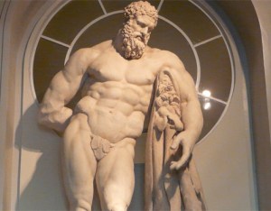 Estatua francesa de Hércules se dota de un pene desmontable contra ladrones
