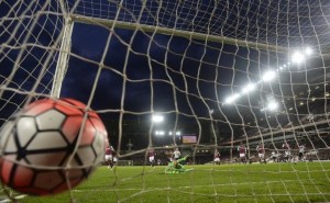 Adiós a los goles fantasma: El “Ojo de Halcón” será la tecnología en la Eurocopa 2016