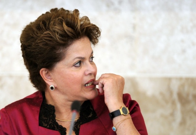 Rousseff pierde en Brasil otros tres ministros del partido de su vicepresidente