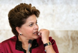 Rousseff pide unas nuevas elecciones para superar el “desgaste” político