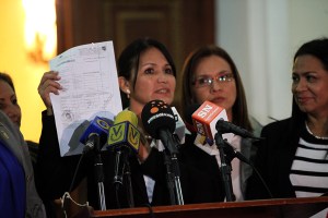 Diputada Melva Paredes exige a Maduro que muestre su partida de nacimiento