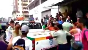 Polivalencia intentó “incautar” sacos de alimentos pero el pueblo se rebeló (Videos)
