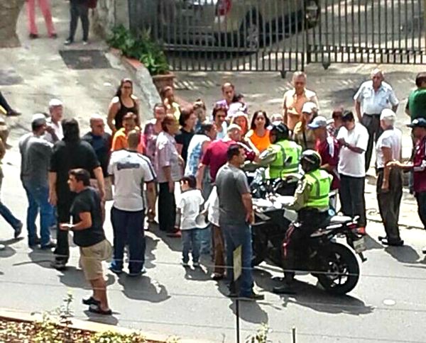 Protestan por falla eléctrica en El Marqués