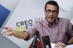 Capriles a Padrino López: Váyase de baja