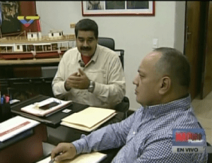 Diosdado “juega” con su bolígrafo delante de Maduro ¿Firmará el Revocatorio? (Fotos + Carómetro)