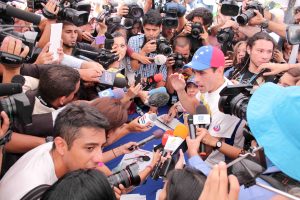 Capriles: Pretender cerrar vía del Revocatorio es echarle gasolina a la candela