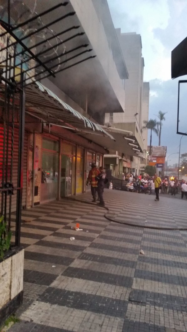 Se incendió panadería en la avenida Rómulo Gallegos cuando se recolectaban firmas para el Revocatorio
