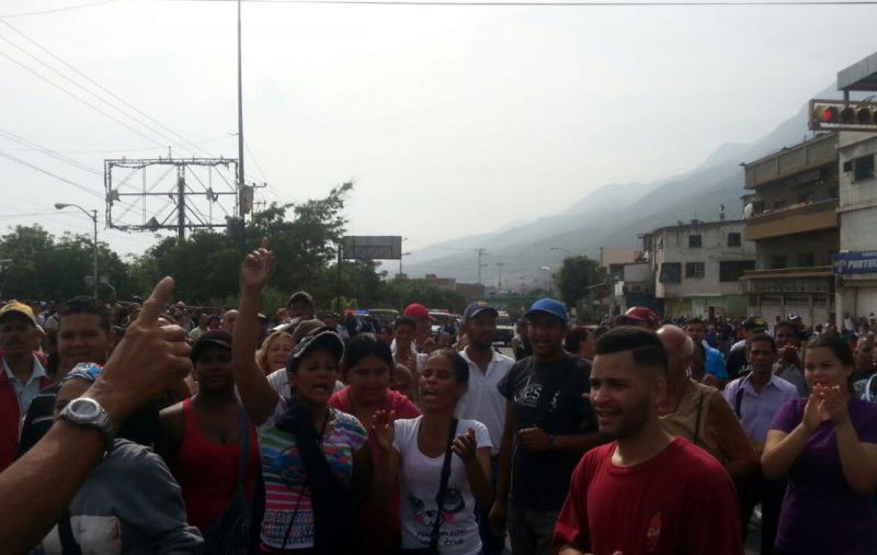 Winston Flores sobre represión en Vargas: Es indolente arremeter contra ciudadanos con hambre