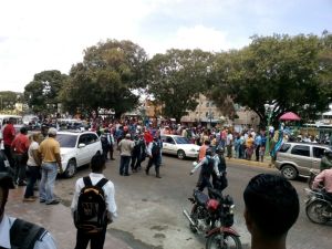 Oficialistas intentaron sabotear recolección de firmas en Apure (FOTOS)
