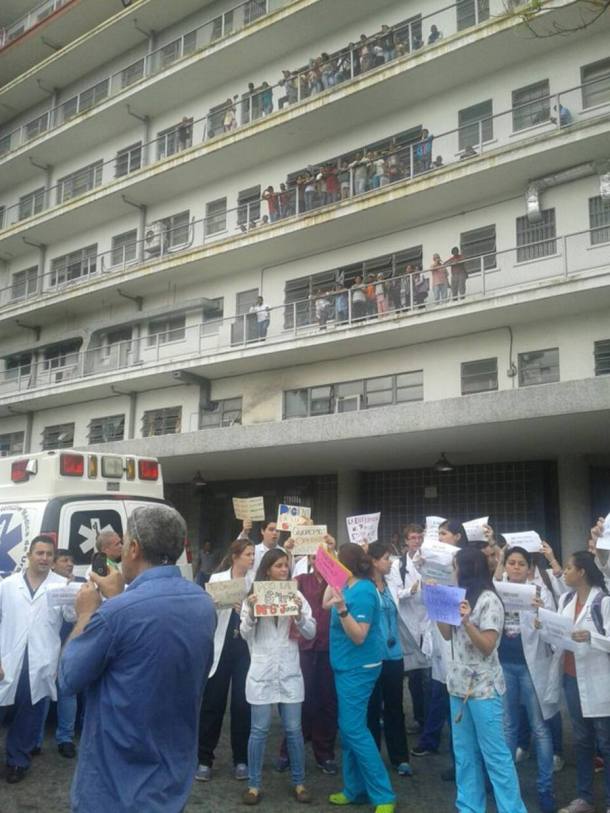 Protestan en el Hospital Universitario
