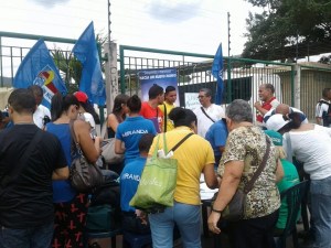 Más de 40 mil firmas para el revocatorio presidencial han recabado en los Altos Mirandinos