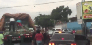 Saquearon camión con carga de arroz en Cojedes (Video)