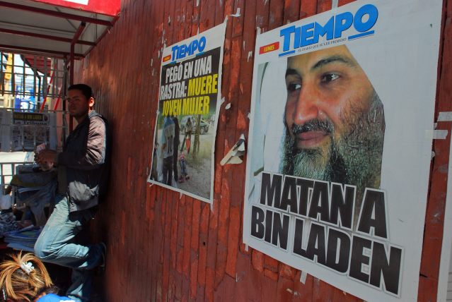 Un periódico en el que se destaca la muerte del líder de Al Qaeda, Osama Bin Laden, tras una operación conjunta de fuerzas estadounidenses y pakistaníes. EFE/Gustavo Amador