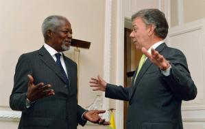 Kofi Annan media para que Santos y Uribe dialoguen sobre paz en Colombia