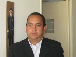 Oscar Perez propone puente humanitario desde embajadas venezolanas