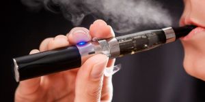 Tribunal de Nueva York suspende prohibir el uso de cigarrillos electrónicos saborizados