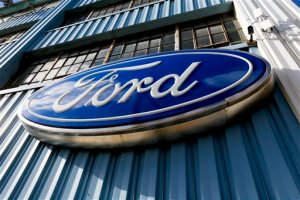 Ford llama a revisión 1,5 millones de vehículos por defecto en puertas