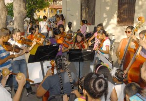 ¡Conmovedor! Orquesta Sinfónica Infantil de Puerto Cabello tocó para pedir la libertad de su director