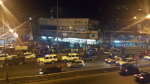 ¡Exigen Comida! Así protestan en Carrizal durante la noche de este viernes (Fotos)
