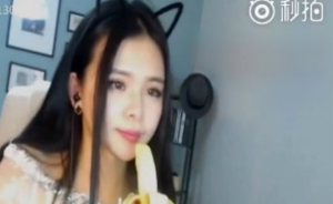 ¿WTF? China prohíbe vídeos en internet de gente comiendo bananas de forma seductora