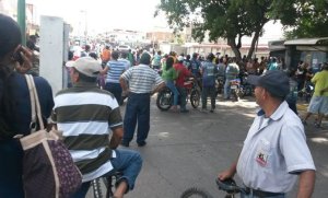 FOTOS: Intento de saqueo en El Tocuyo ante ausencia de productos regulados
