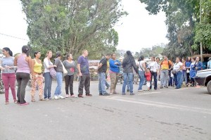 Robo masivo en el mercado del municipio Guaicaipuro desató protesta